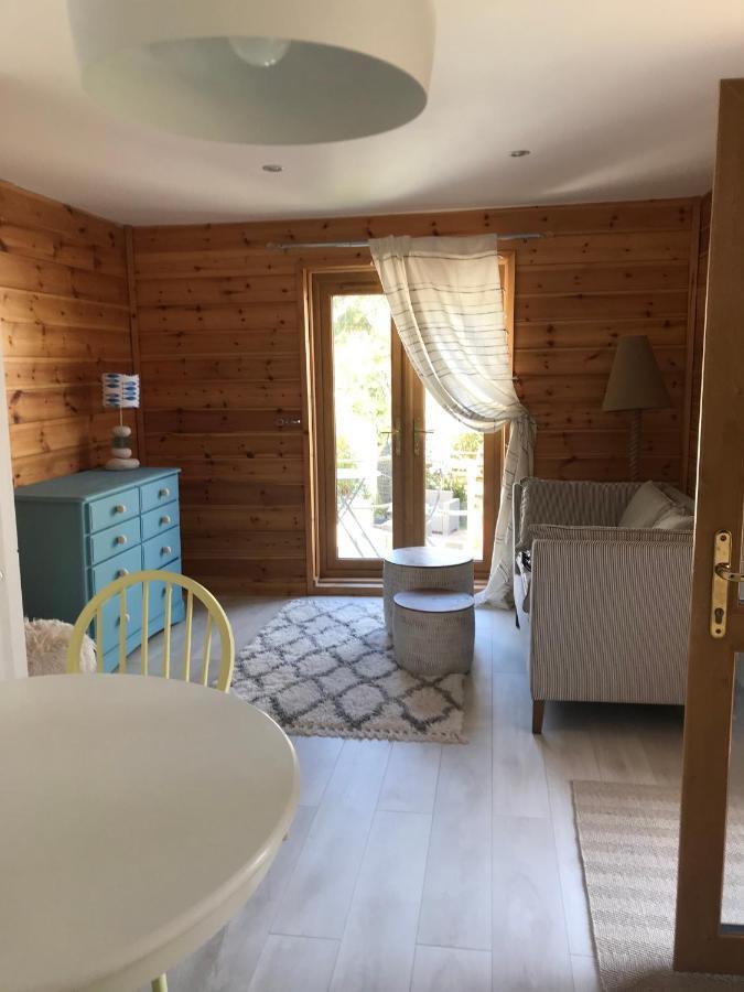 Winnie'S Corner - Self Contained Within The Grounds Of Another Property, In An Idyllic Wooded Setting คาร์ยอนเบย์ ภายนอก รูปภาพ